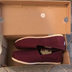 Brand new maroon Toms